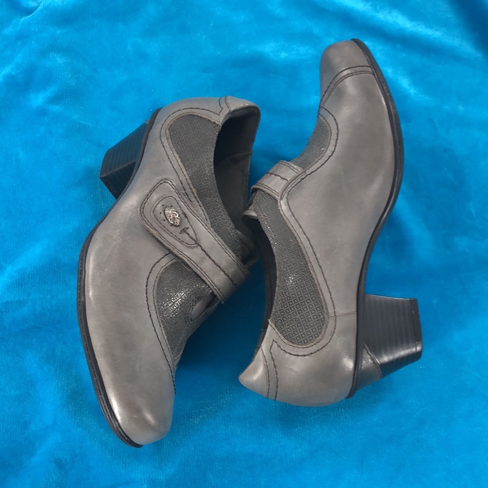 Earth Grey Slip On Ankle Boots sz 7 NWT - Picture 3 of 7
